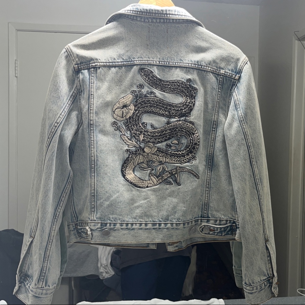 BDG Light Wash Blue Denim Jacket with Snake Embroidery Back - Picture 5 of 8